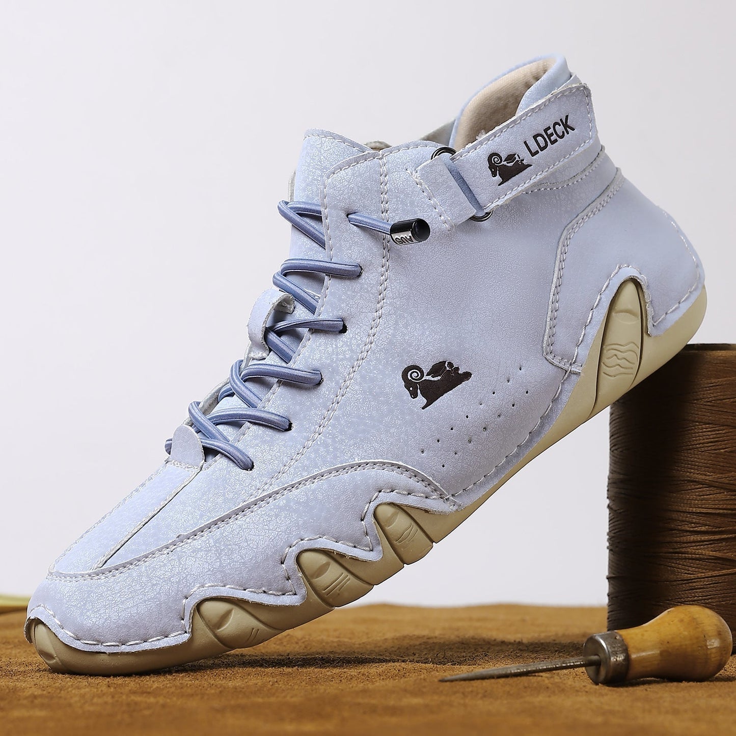 קורוואני לדהק - נעליים אורטופדיות עמידות למים ונושמות